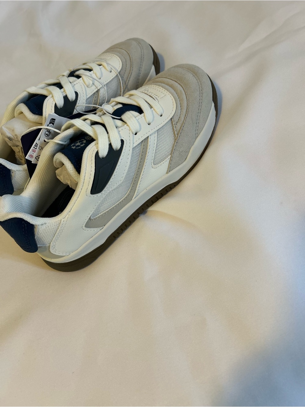 BOYS UEFA CHAMPIONS LEAGUE SNEAKERS SIZE 2.5